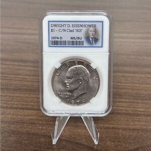 1974-D / EISENHOWER 34TH PRESIDENT [C/N CLAD] IKE DOLLAR (KEEPSAKE SLAB) - MS/BU
